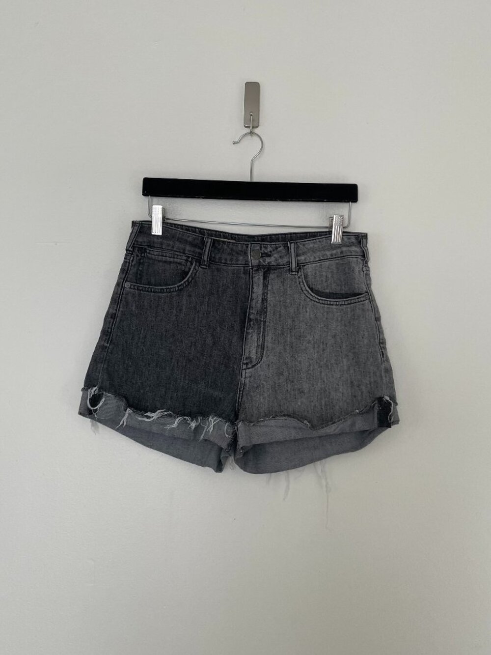 Anthropologie Pilcro The Signature High Rise Black Denim Shorts Size 30